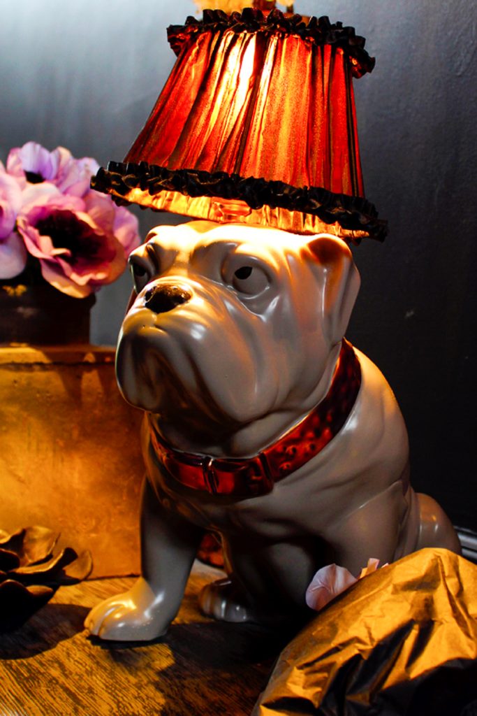 Bulldog lamp